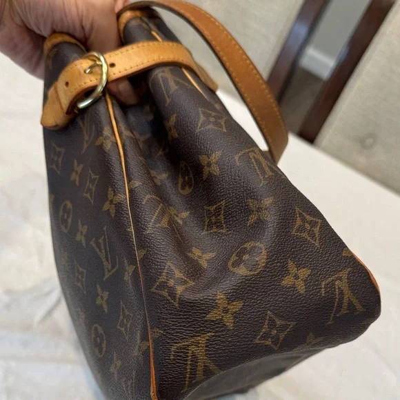 Louis Vuitton Batignolles Horizontal Monogram Shoulder Bag